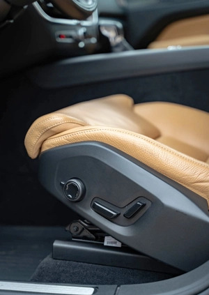 Volvo XC 60 cena 156000 przebieg: 56000, rok produkcji 2019 z Białystok małe 781